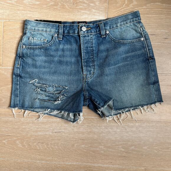 BDG Urban Outfitters Boyfriend Low-Rise Distressed Cutoff Denim Jean Shorts 28 - Picture 1 of 3